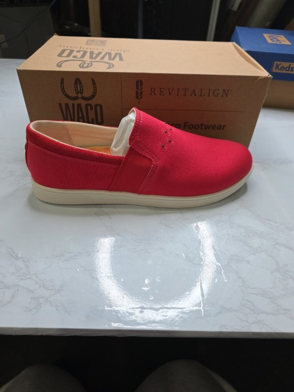 Spenco Women's Waterfront Canvas Slip On Sneaker Size 7.5D Bittersweet Red. WL63